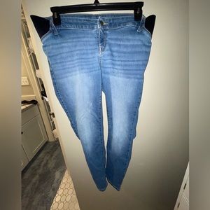 Skinny light wash maternity jeans